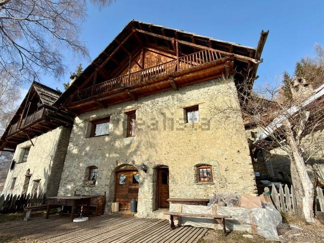 Villetta indipendente in vendita di 318 m² in Frazione Grange Sises