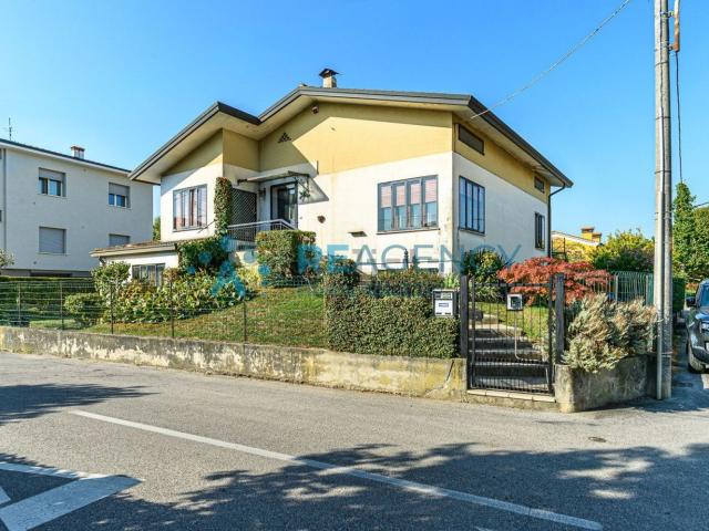 Villetta indipendente in vendita di 319 m² in Via Giuseppe Civran, 11
