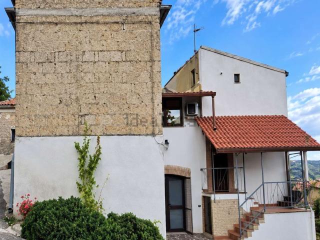 Villetta indipendente in vendita di 319 m² in Via F. Tedesco
