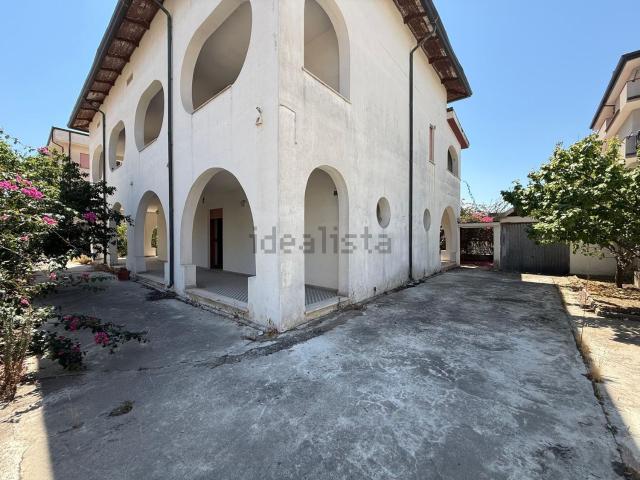 Villetta indipendente in vendita di 319 m² in Viale della Fedeltà Petelina