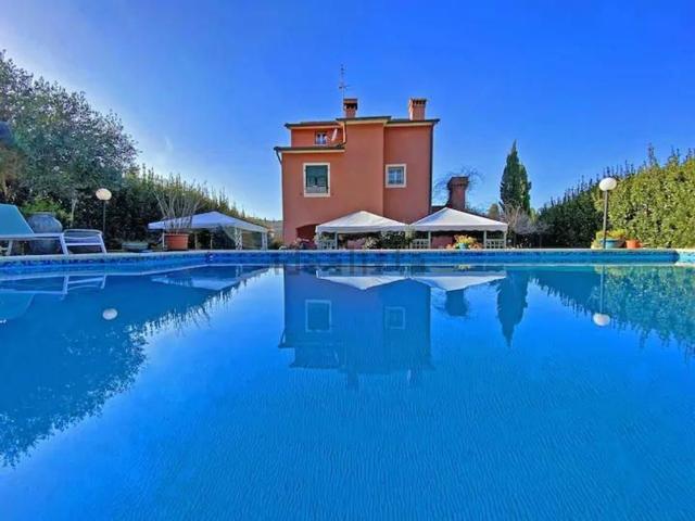 Villetta indipendente in vendita di 320 m²