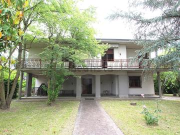 Villetta indipendente in vendita di 320 m² in Via Canova, 107