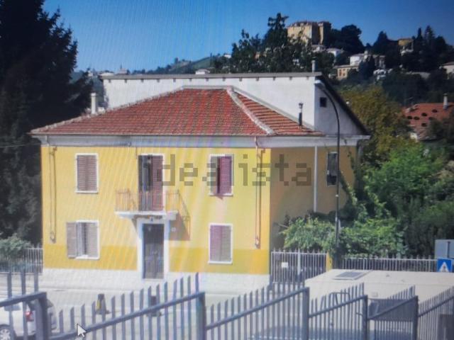 Villetta indipendente in vendita di 320 m² in Via Carlo Bussinello
