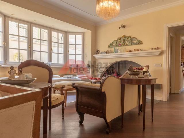 Villetta indipendente in vendita di 320 m² in Via Cesare Battisti