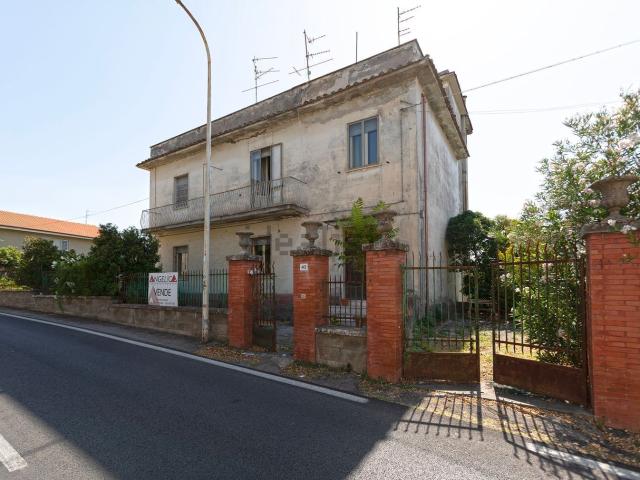 Villetta indipendente in vendita di 320 m² in Via G. Marconi, 16