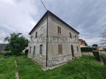 Villetta indipendente in vendita di 320 m² in Via Giacomo Matteotti