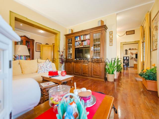 Villetta indipendente in vendita di 320 m² in Via della Pace, 1