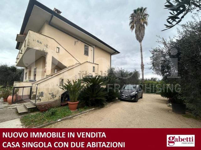 Villetta indipendente in vendita di 320 m² in Via delle Querce, 16