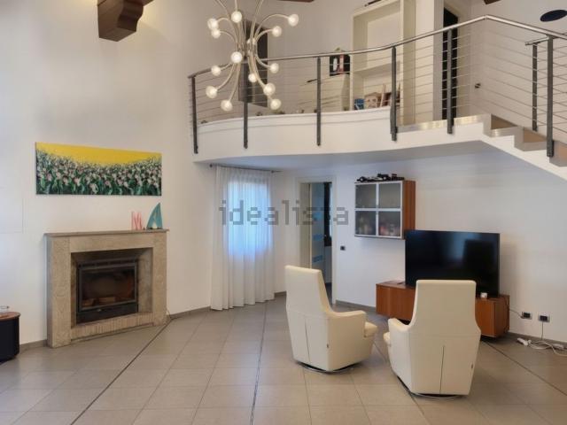 Villetta indipendente in vendita di 320 m² in Via E. Fermi
