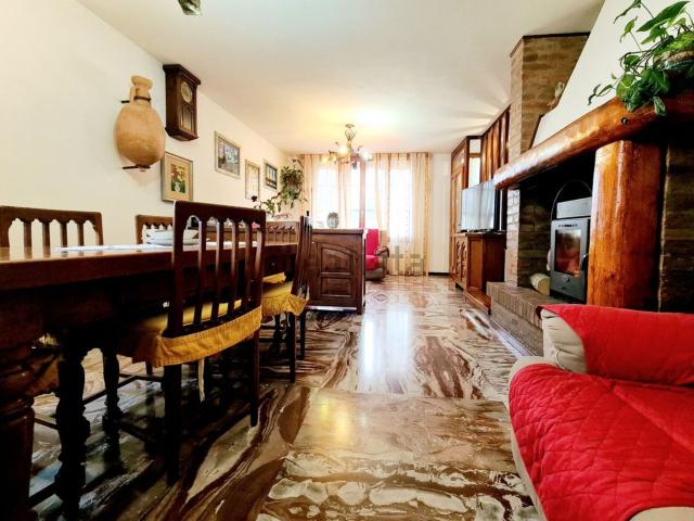 Villetta indipendente in vendita di 320 m² in Via Europa