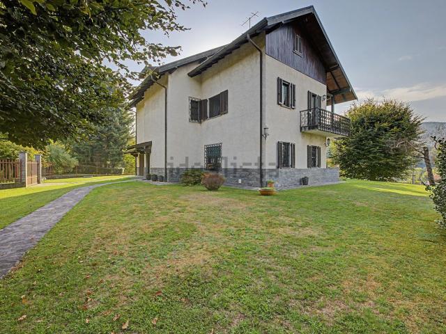 Villetta indipendente in vendita di 320 m² in Via Monteggia, 2