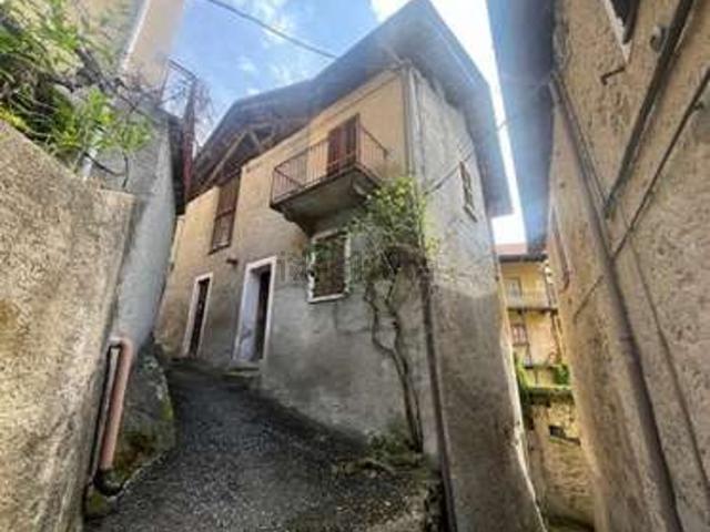 Villetta indipendente in vendita di 320 m² in Via Martiri della Libertà