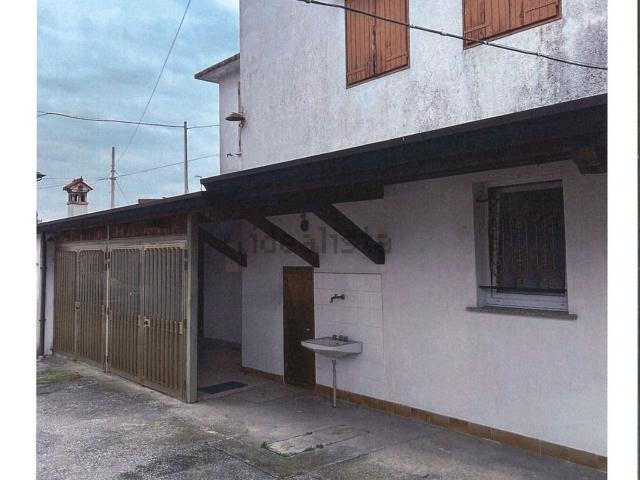 Villetta indipendente in vendita di 320 m² in Via Nazionale, 23