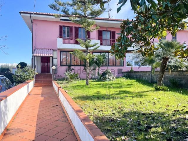 Villetta indipendente in vendita di 320 m² in Via San Sisto, 12