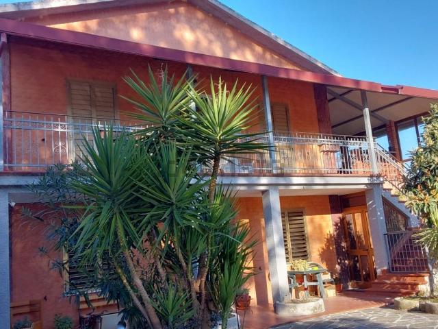 Villetta indipendente in vendita di 320 m² in Via Ss. Crocifisso