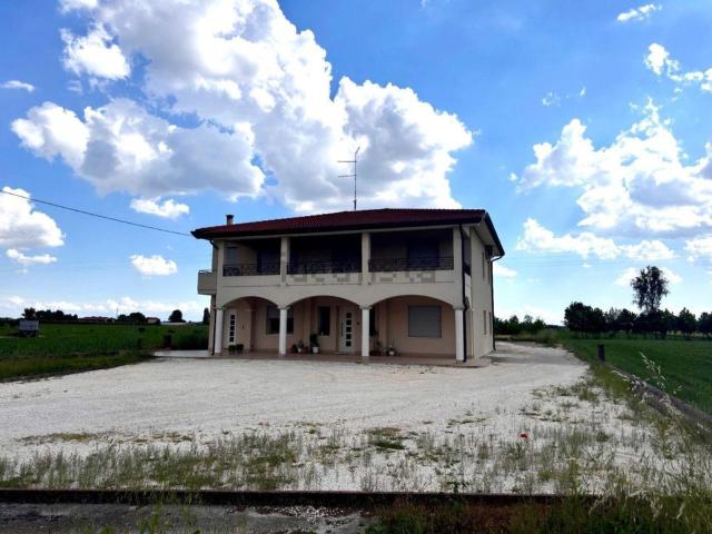 Villetta indipendente in vendita di 320 m² in Via Ponte Cazzola