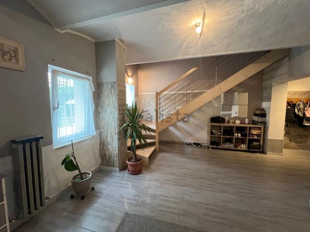 Villetta indipendente in vendita di 320 m² in Via Ponte Pietra Superiore