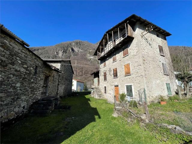 Villetta indipendente in vendita di 320 m² in Via Piatti