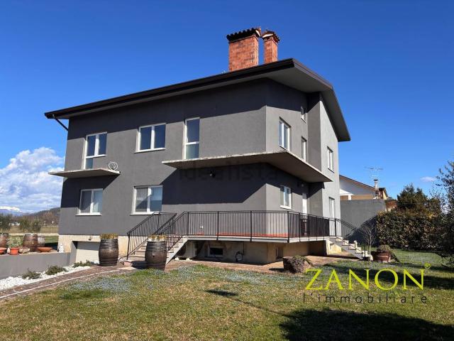 Villetta indipendente in vendita di 480 m² in Via Quattroventi, 104