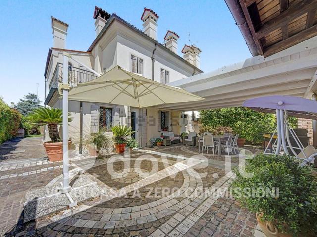 Villetta indipendente in vendita di 320 m² in Via Roma