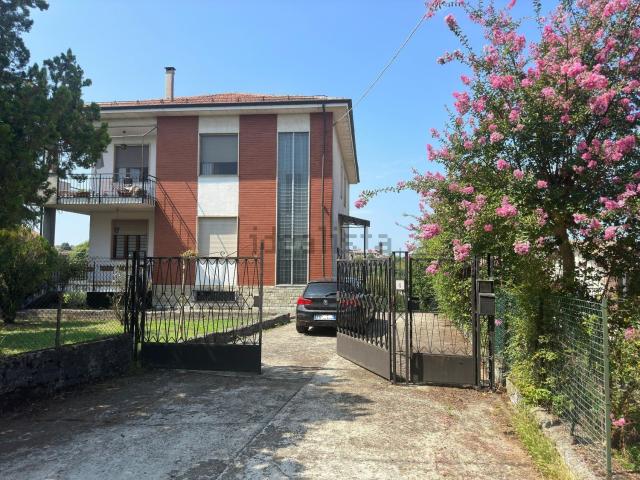 Villetta indipendente in vendita di 320 m² in Via Ronchi, 4