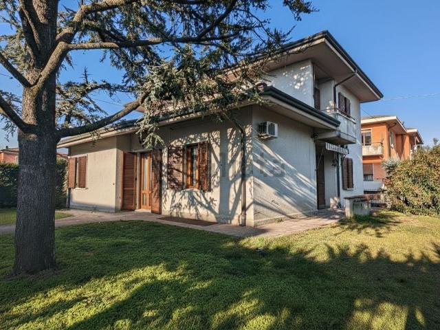 Villetta indipendente in vendita di 320 m² in Via Valle