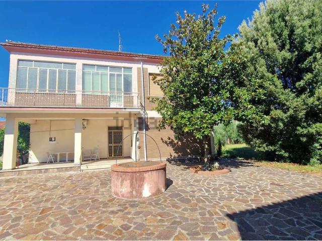 Villetta indipendente in vendita di 320 m² in Via Vallemiccina, 8