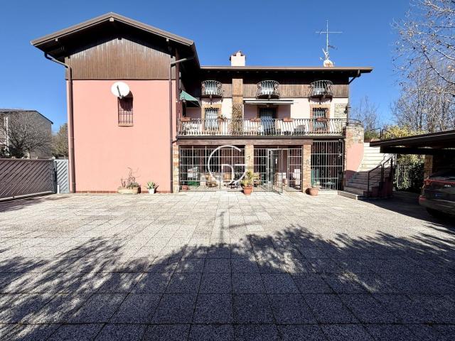 Villetta indipendente in vendita di 320 m² in Via Venezia