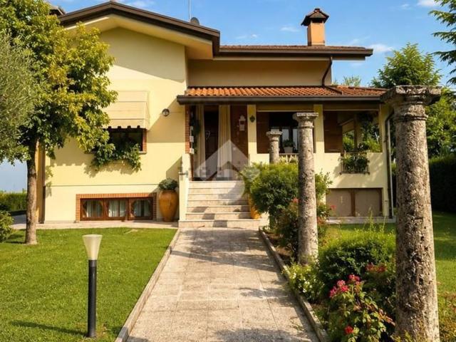 Villetta indipendente in vendita di 320 m² in Via Villaraccolta, 53