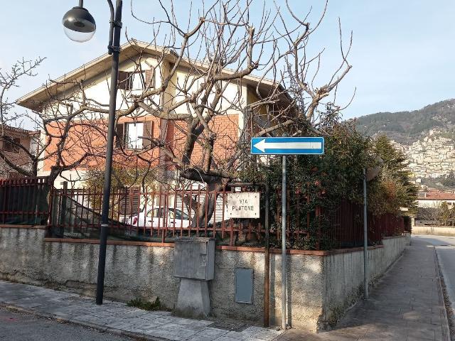 Villetta indipendente in vendita di 320 m² in Viale Ippocrate, 22