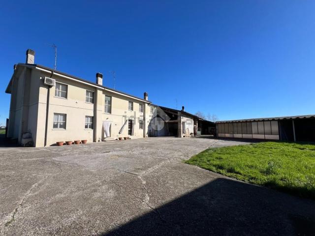 Villetta indipendente in vendita di 320 m² in Strada Comunale Polesine, 207