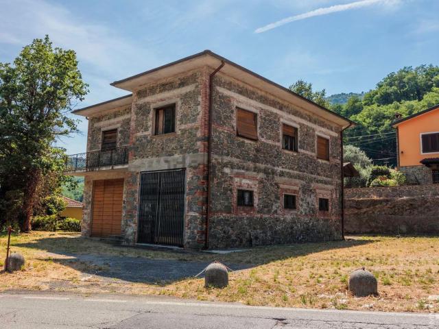 Villetta indipendente in vendita di 320 m² in Strada Provinciale di Villa Basilica