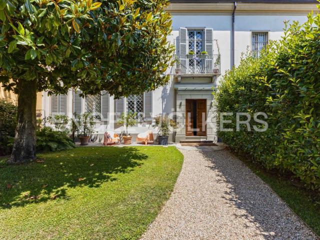 Villetta indipendente in vendita di 320 m² in Strada Roccacatene