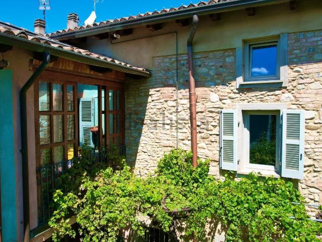 Villetta indipendente in vendita di 321 m² in Via 5 Martiri, 41