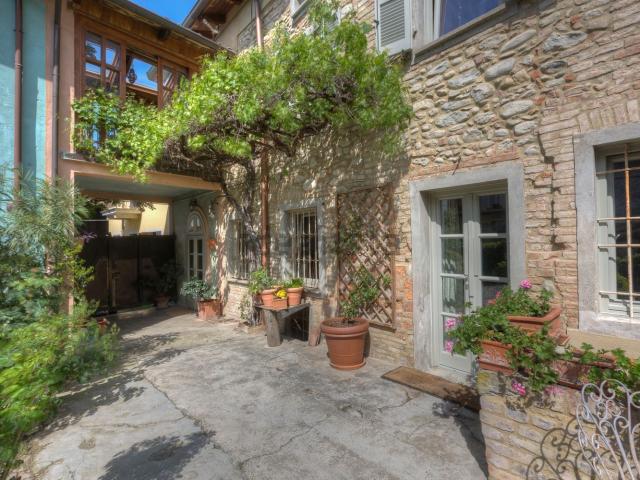 Villetta indipendente in vendita di 321 m² in Via 5 Martiri, 41