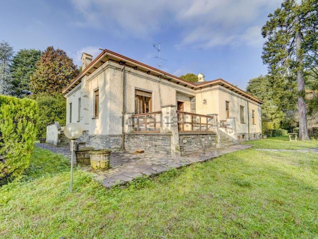 Villetta indipendente in vendita di 321 m² in Via G. Matteotti, 24