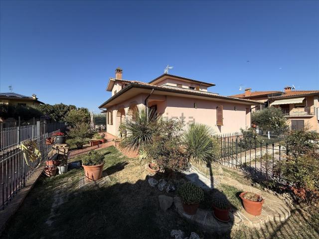 Villetta indipendente in vendita di 322 m² in Viale Milano, 6