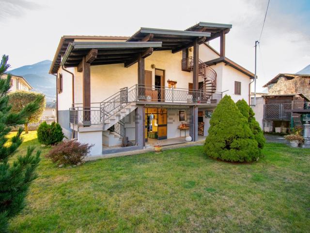 Villetta indipendente in vendita di 324 m² in Via Gandoni, 28