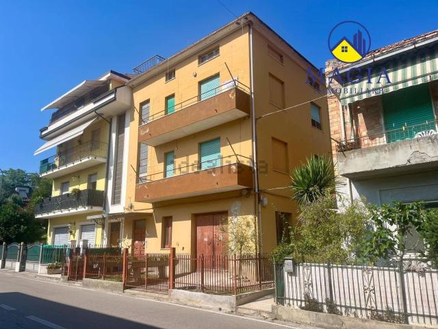 Villetta indipendente in vendita di 324 m² in Via Montagna dei Fiori, 28
