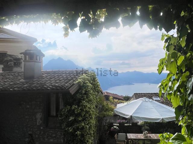 Villetta indipendente in vendita di 324 m² in Via Monte Clemo