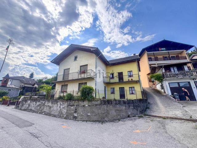 Villetta indipendente in vendita di 324 m² in Via Pezzè, 42