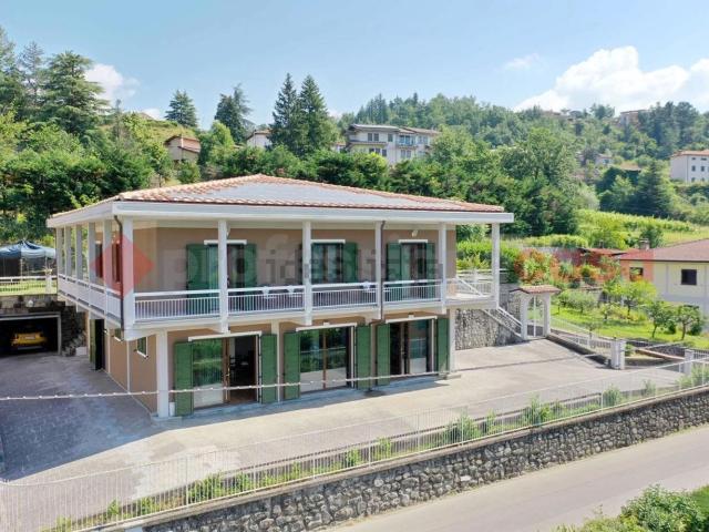 Case e ville in vendita di 325 m² in Via Comunale, 16