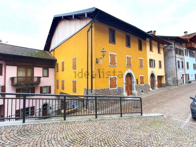 Villetta indipendente in vendita di 325 m² in Via Carlo Ebranati