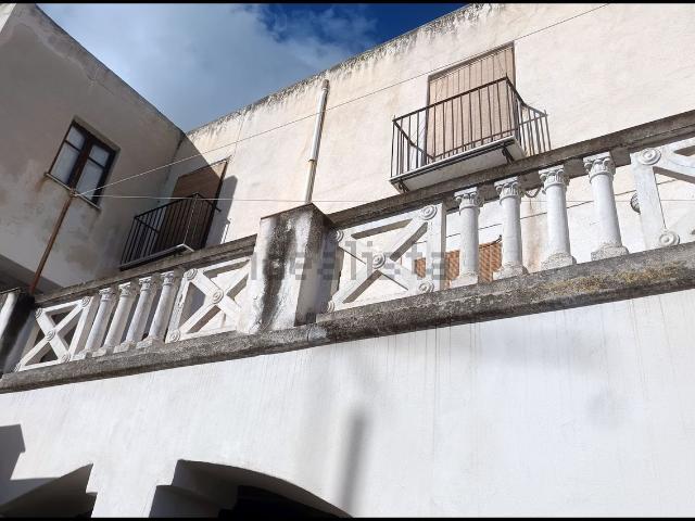 Villetta indipendente in vendita di 325 m² in Via Cesare Battisti