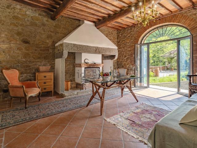 Villetta indipendente in vendita di 325 m² in Via del Cesto