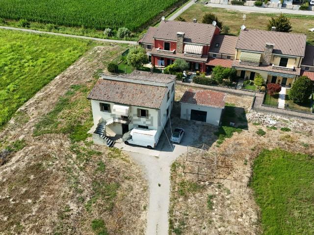 Villetta indipendente in vendita di 325 m² in Via Madonna, 46