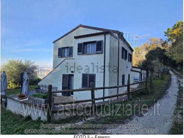 Villetta indipendente in vendita di 325 m² in Frazione Sappanico