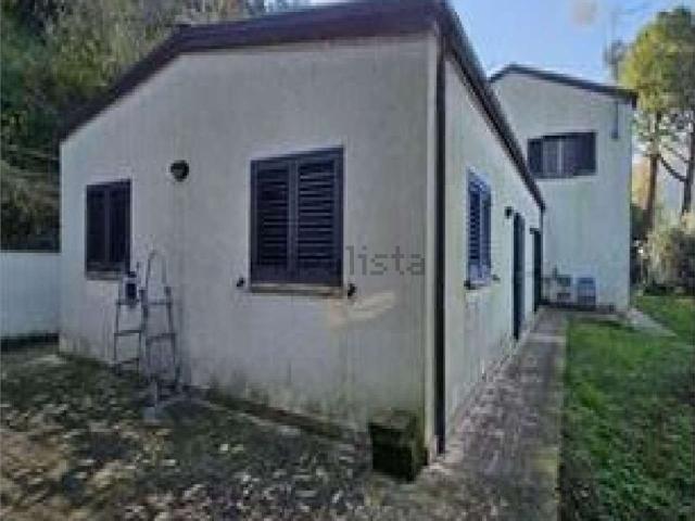 Villetta indipendente in vendita di 325 m² in Frazione Sappanico