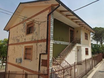 Villetta indipendente in vendita di 325 m² in Piazza Capelli, 34