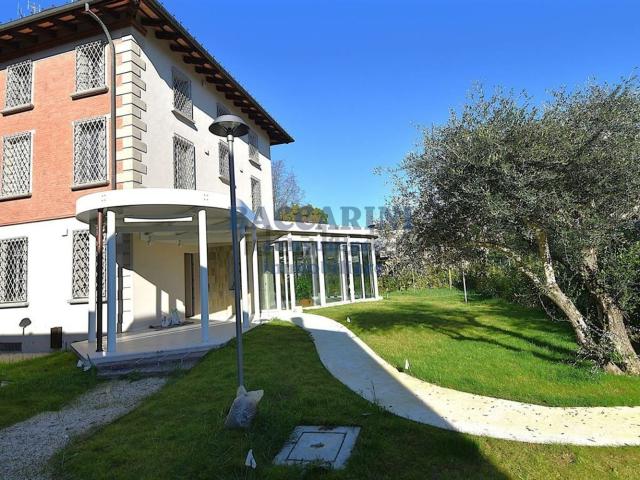 Villetta indipendente in vendita di 326 m² in Via Bruno Buozzi, 1